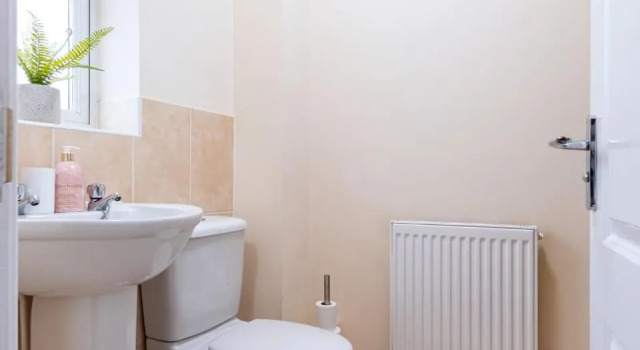 Коттедж LONG STAYS 25pct OFF - Beautiful 3 Bed & Parking By Klarok Short Lets & Serviced Accommodation