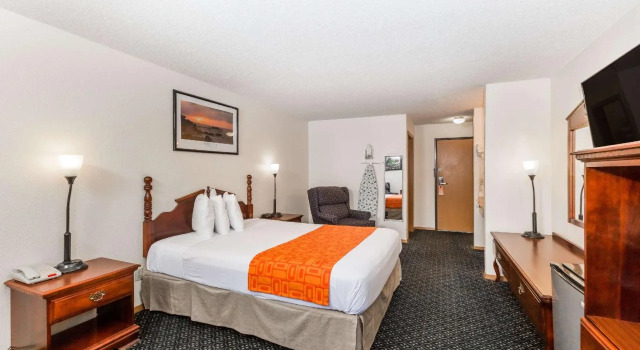 Howard Johnson by Wyndham Wichita Airport, Prenota Hotel Hotel a Kansas con parcheggio, Parcheggio
