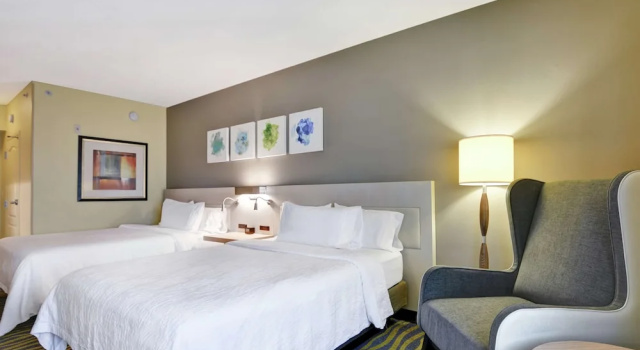 Четырёхместный номер Mobility Accessible with Roll In Shower Hilton Garden Inn Orlando Lake Buena Vista