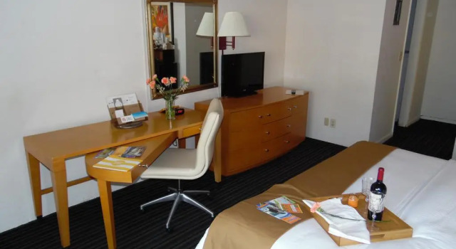 Oyo Hotel Pompano Beach, Rezerwuj Hotel Hotele w Broward County z parkingiem, Parking