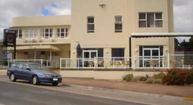 Happy Backpacker, Book Hotel Penguin Tasmania