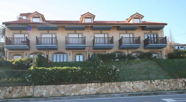Apartamento en complejo residencial con piscina, Забронировать Апартаменты/квартира Комильяс Cantabria Coast, рядом с Кладбище в Комильясе