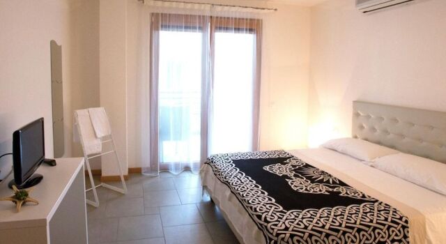 Aparthotel Lacroma