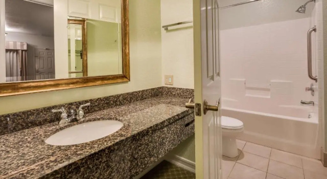Номер Standard Best Western Plus Bayshore Inn