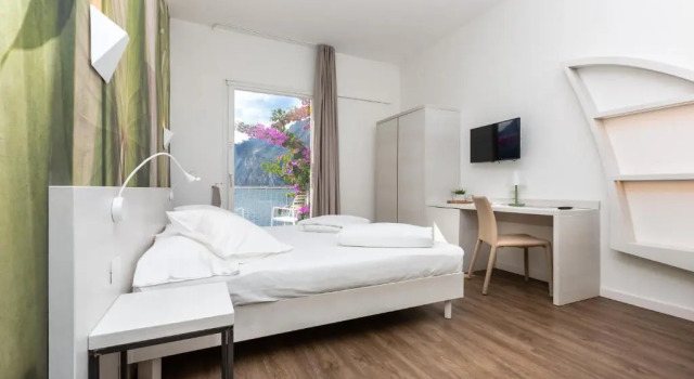 Трёхместный номер Standard с видом на озеро Hotel Baia Azzurra - Lake Front