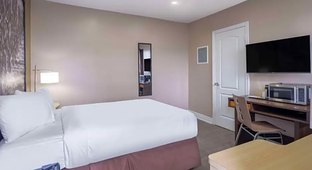 Двухместный номер Standard Super 8 by Wyndham Niagara Falls ON