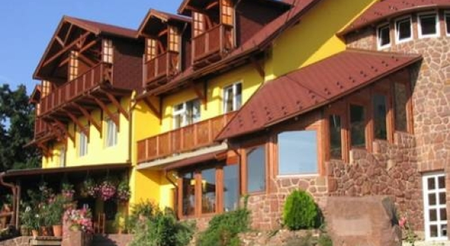 Prima Porta Vendeghaz, Rezervovat Hotel Balatonalmádi 