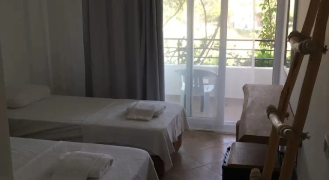 Двухместный номер Economy с балконом Pataros Hotel