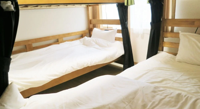 Кровать в общем номере add-Hostel Uji Cha-gan-ju-tei