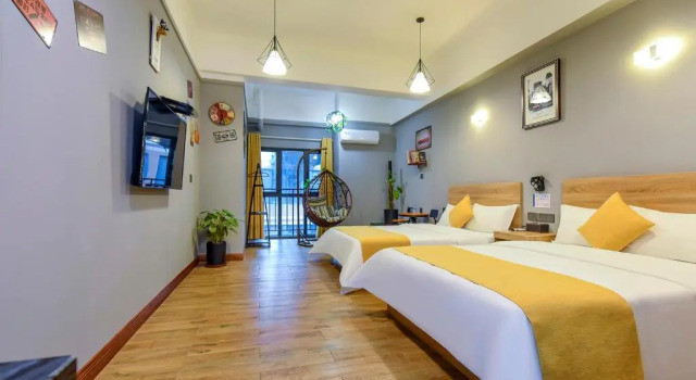 Двухместный номер Standard Chongqing Ouranjian Lake View Guesthouse
