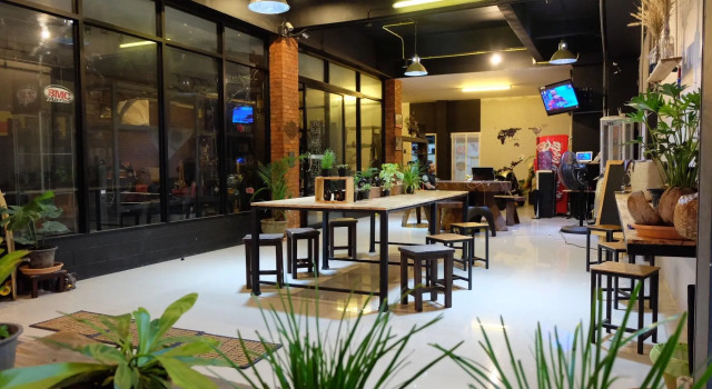 Кровать в общем номере с видом на город Ma Norn Phuket Hostel