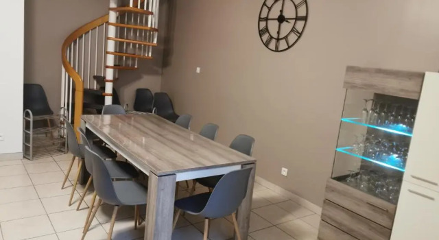 Коттедж Agreable Maison de 100m2 Avec Son Parking Privatif