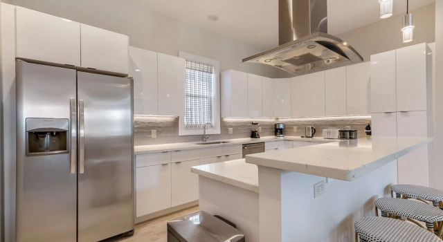 Номер Standard с 4 комнатами с балконом 3 Level Brand New Townhouse in Mid City
