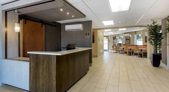 Country Hearth Inn & Suites - Columbia