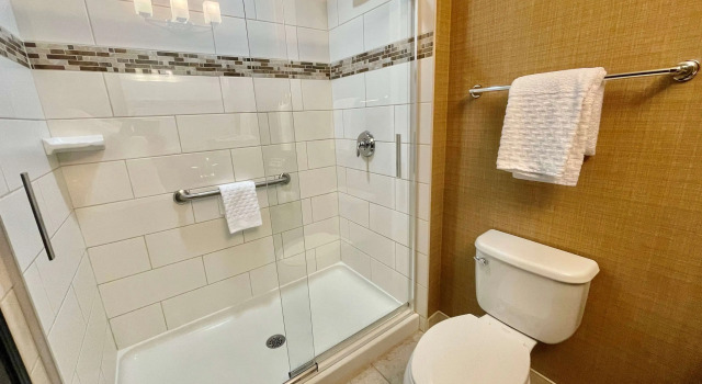 Четырёхместный номер Standard Best Western Plus Okotoks Inn & Suites
