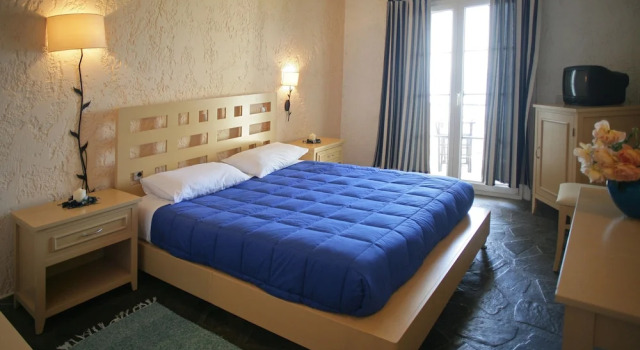 Двухместный номер Standard с балконом и с частичным видом на море Andros Holiday Hotel