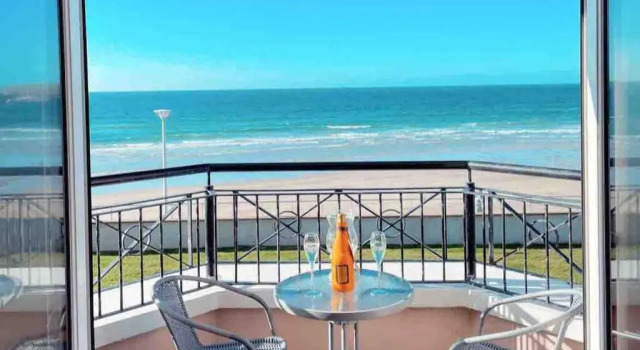 Luxurious Beach Front Apartment in Portrush