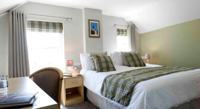Двухместный номер Deluxe Rose and Crown Hotel