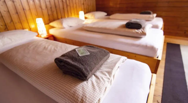 Кровать в общем номере Sust Lodge