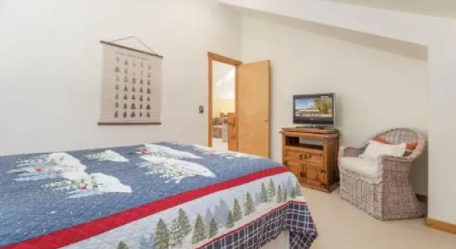 Pine Tree Cottage in Plain, Book Feriehus Hoteller i Plain med parkering, Parkering