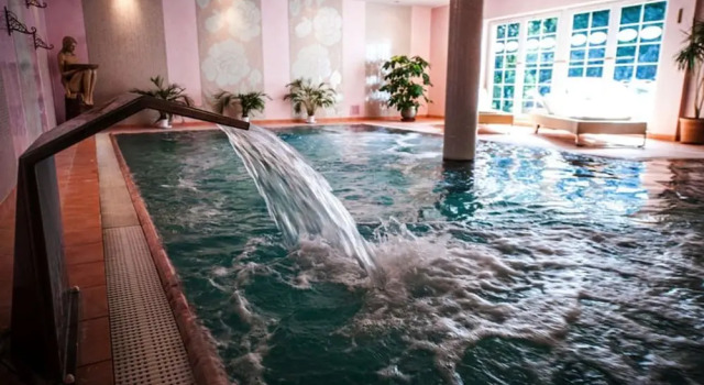 Willa Alexander Resort & SPA - caloroczny kryty BASEN, Buchen Sie Resort Hotels in Westpommern mit Pool, Schwimmbad