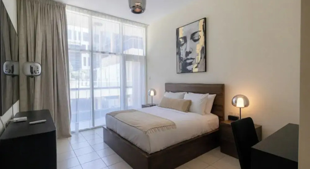 Large Modern 1-Bedroom in Bay Square 9, Забронировать Отель Отели Мадинат-Зайед с парковкой, Парковка