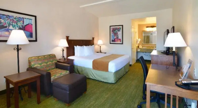 Номер Deluxe Lamplighter Inn & Suites at SDSU