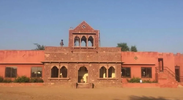 Osian Sand Dunes Resort and Camps, Забронировать Курортный отель Отели штата Раджастхана с парковкой, Парковка