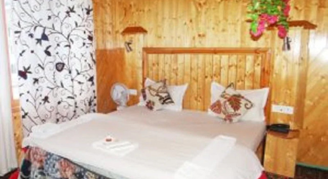 Hotel Tourist Palace, Забронировать Отель Отели Пахалгам 3 звезды, 3*