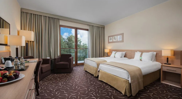 Двухместный номер Premium с балконом Holiday Inn Resort Warsaw Józefów by IHG