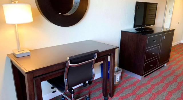 Четырёхместный номер Standard DoubleTree by Hilton New York-LaGuardia