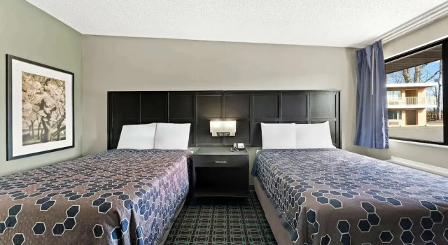 Четырёхместный номер Standard с видом на горы Knights Inn Montgomeryville