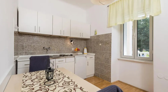 Beautiful Apartment in Omisalj With 1 Bedrooms and Wifi, Prenota Appartamento Hotel a Isole Quarnerine con parcheggio, Parcheggio