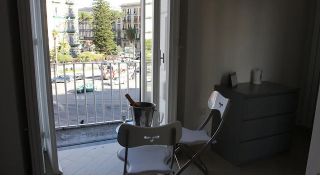 Deluxe Doppel Zimmer mit Balkon und mit eingeschränktem Meerblick Base Napoli Mergellina