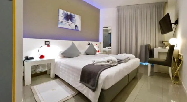 Двухместный номер Superior с балконом Monaco Apartments