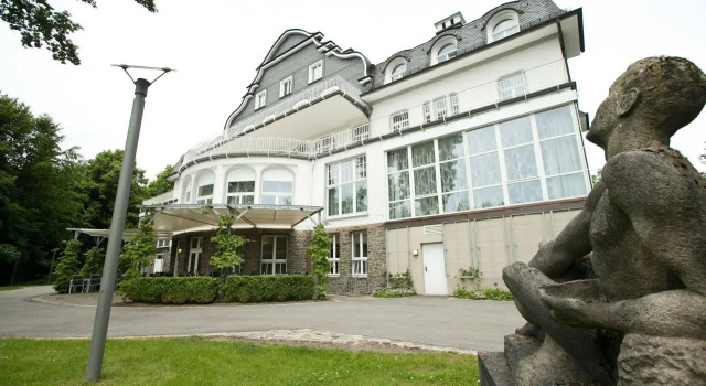Seminar- & Tagungshotel Große Ledder, Забронировать Отель Вермельскирхен Bergisches Land