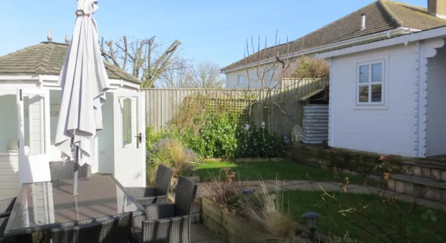 Deluxe Bungalow Hunnydorm