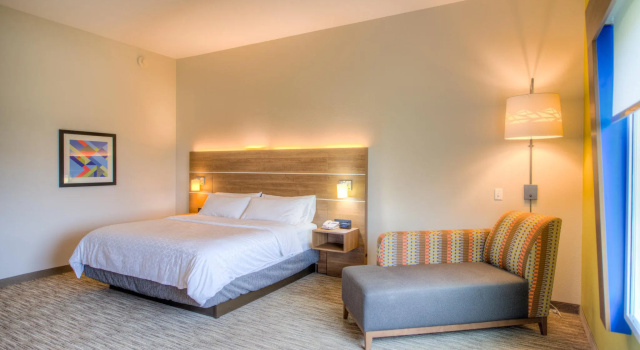 Номер Standard Holiday Inn Express & Suites - Remington by IHG