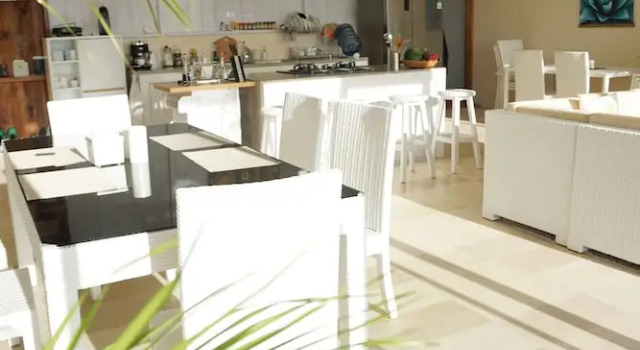 Вилла с 3 комнатами с балконом и рядом с пляжем Villa Atas Pelangi