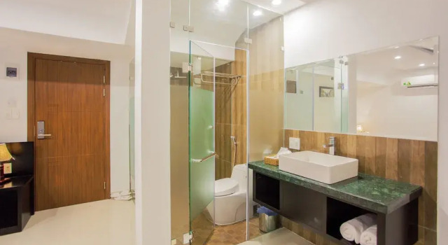 Трёхместный семейный номер Standard с балконом и с видом на реку Riverside White House Boutique Hotel