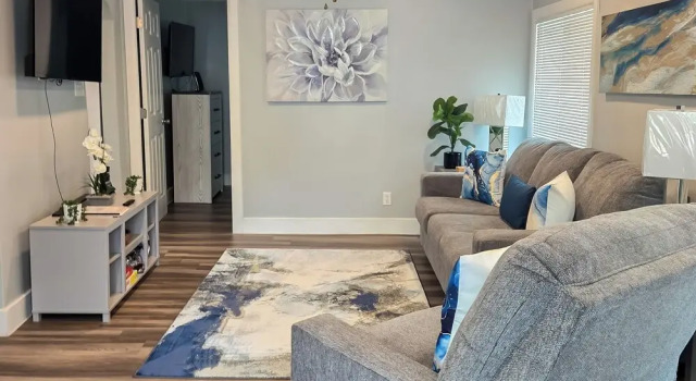 Коттедж Walk to Beach: Hampton Home w/ Grill!