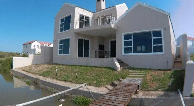Sunbird-Admiral Island Holiday House, Reservar Hotel Hotéis em Velddrif com estacionamento, Estacionamento