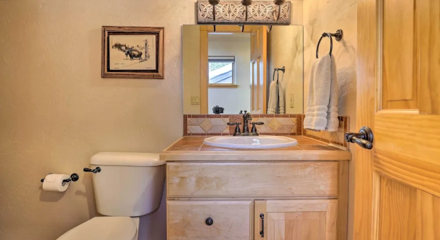 Ski-in/out Breckenridge Gem w/ Hot Tub!