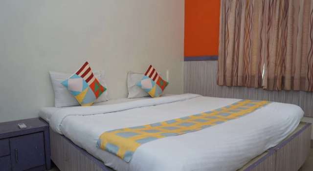 OYO 19691 Home Exotic 4BHK Lonavala Lake, Забронировать Отель Отели штата Махараштры с бассейном, Бассейн
