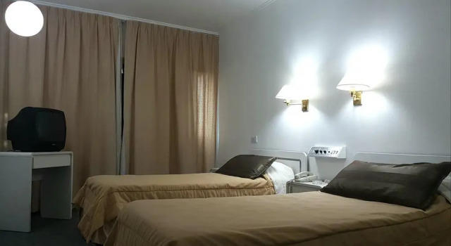 Plaza Hotel La Rioja, Rezerwuj Hotel Hotele w La Rioja z basenem, Basen
