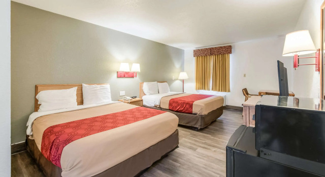 Четырёхместный номер Standard Econo Lodge Truman Inn