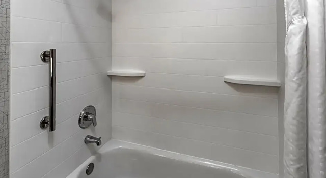 Шестиместный номер Standard Holiday Inn Express Hotel & Suites Roseville - Galleria Area by IHG