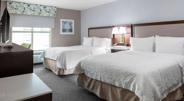 Hampton Inn & Suites Arlington Crystal City DCA, Забронировать Отель Арлингтон Washington DC Metropolitan area, рядом с Air Force Memorial