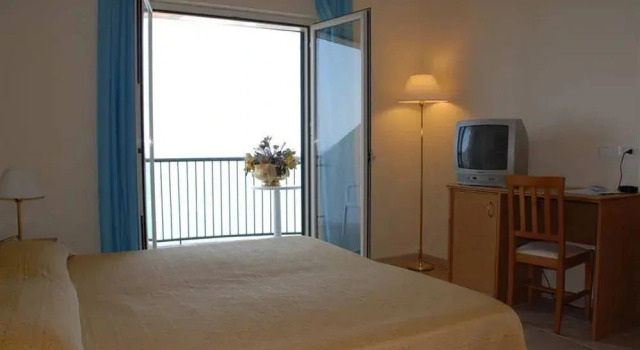 Pietrenere, Book Hotel San Menaio Foresta Umbra
