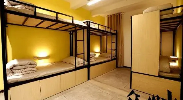 Кровать в общем номере (женский номер) Over the Mountain Hostel